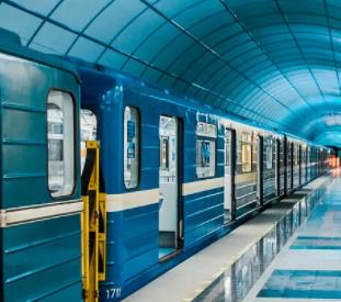 В Петербурге мигранты требуют продублировать информацию в метро на узбекском и таджикском